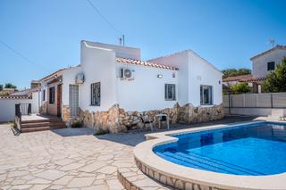 Chalet à Les Tres Cales. Chalet con reforma integral y licencia turística en las tres cal