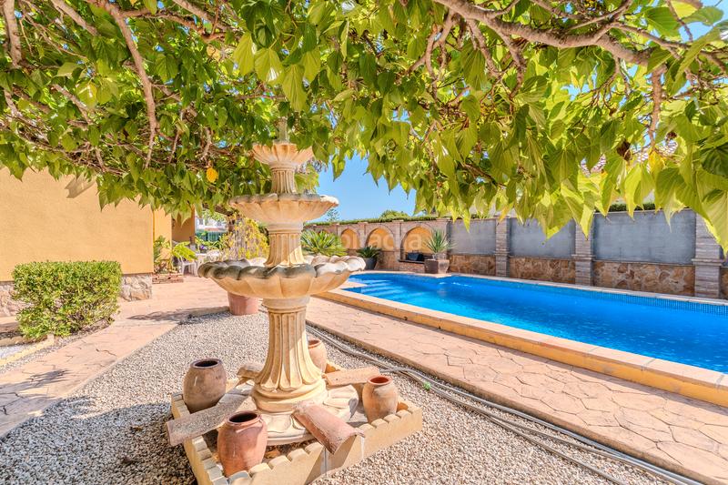 Foto 407251f2-0db4-448f-9761-1e0fbd778f99. Chalet  con espectacular parcela en Les Tres Cales Ametlla de Mar (L´)