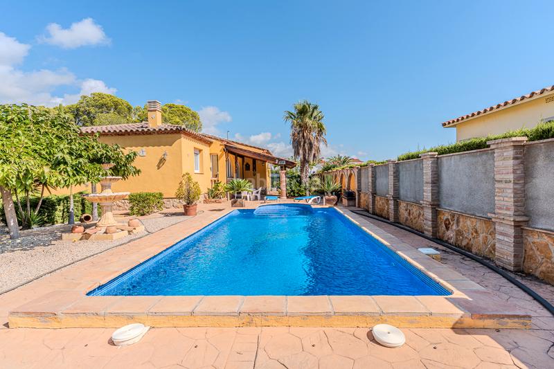 Foto c0693b56-8d82-46ca-abf3-3332b7922650. Chalet  con espectacular parcela en Les Tres Cales Ametlla de Mar (L´)