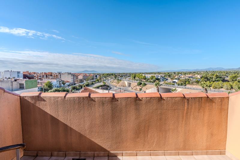 Foto 9319505b-f795-43f1-8ab2-3fe872343851. Dúplex amb calefacció aparcament a Ampolla (L´)