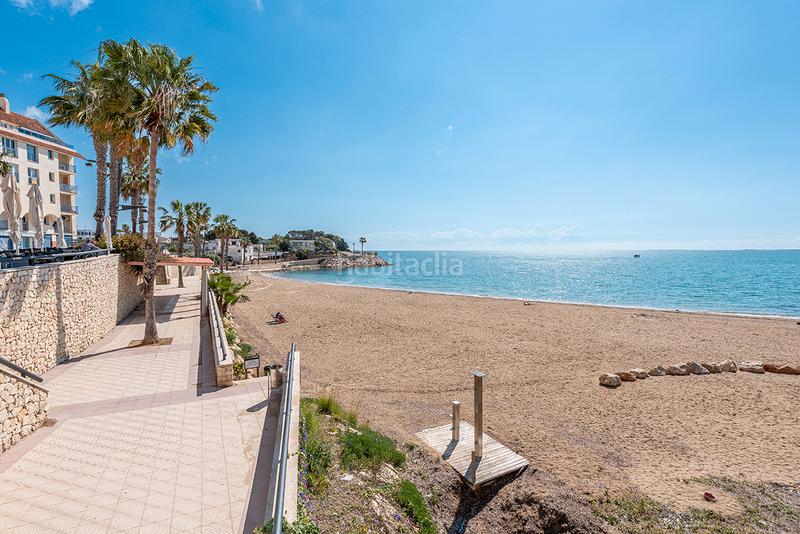 Foto c63bcec7-8ace-44cd-9f3f-1efe9fda0034. Dúplex amb calefacció aparcament a Ampolla (L´)