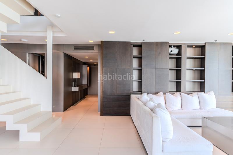 Foto 17072c1d-4c71-4cdc-8157-99684e9fb4ff. Zweistöckige wohnung mit kamin heizung parking pool in Barcelona