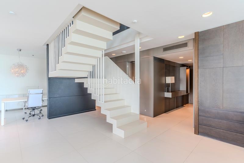 Foto 32a9afdf-f889-49c2-92c9-434911ebe8e0. Zweistöckige wohnung mit kamin heizung parking pool in Barcelona