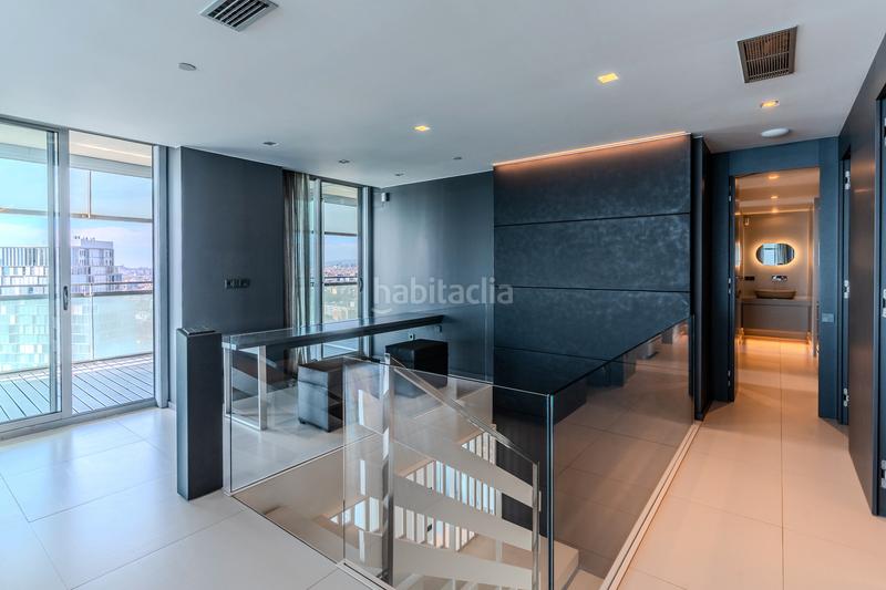 Foto 39bb1662-fe06-4390-a59a-38adcc8855dd. Zweistöckige wohnung mit kamin heizung parking pool in Barcelona
