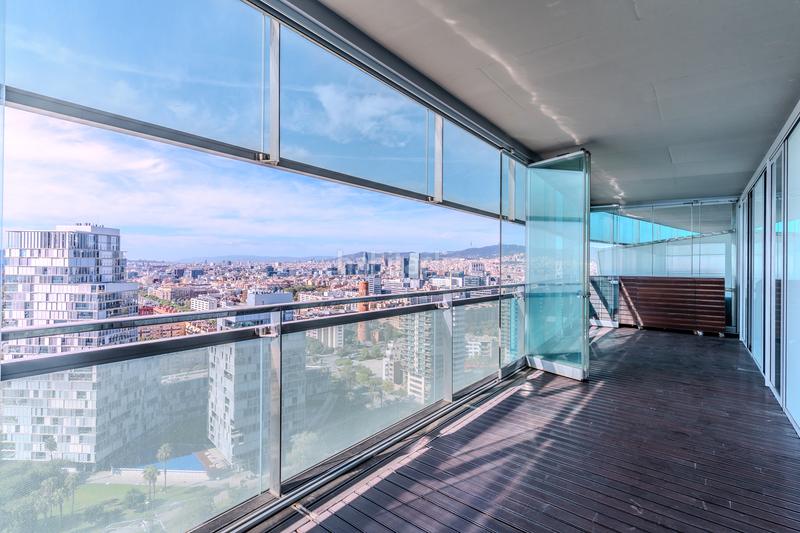 Foto 46dda5cb-82a3-49df-87c3-aa6636a0f920. Zweistöckige wohnung mit kamin heizung parking pool in Barcelona