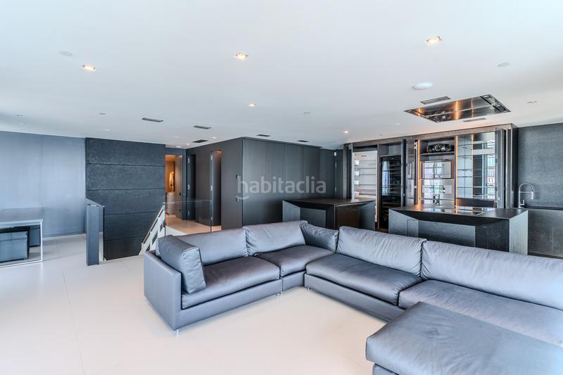 Foto 62a544bb-8410-4dc7-8498-c3b3e71bd6b0. Zweistöckige wohnung mit kamin heizung parking pool in Barcelona