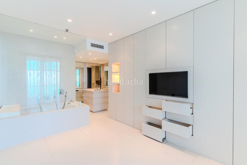 Foto 73c20ac0-e9eb-4bdf-9004-455f900a8d93. Zweistöckige wohnung mit kamin heizung parking pool in Barcelona