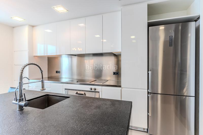 Foto 759e1f65-7c41-4275-a676-f8722c37ed70. Zweistöckige wohnung mit kamin heizung parking pool in Barcelona