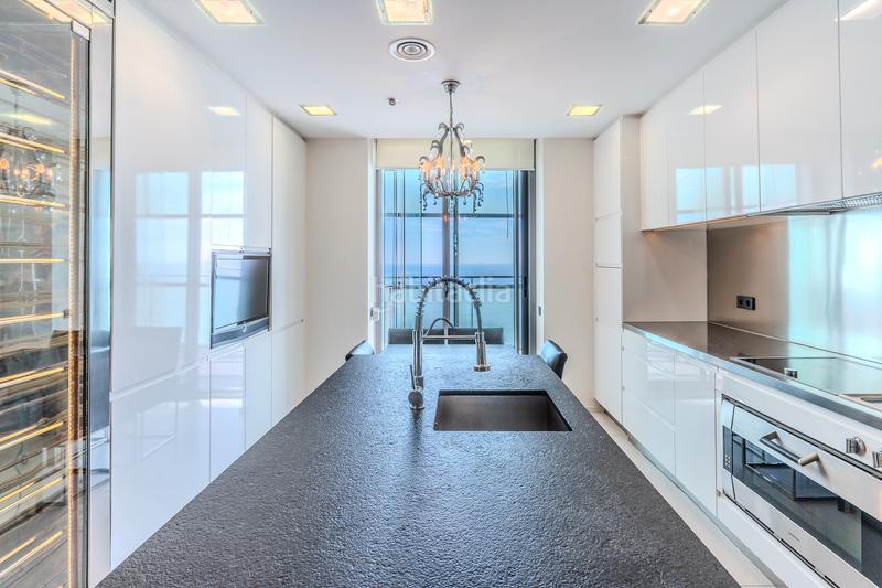 Foto 792e6079-72dc-428c-9818-e6ce0d64ae68. Zweistöckige wohnung mit kamin heizung parking pool in Barcelona