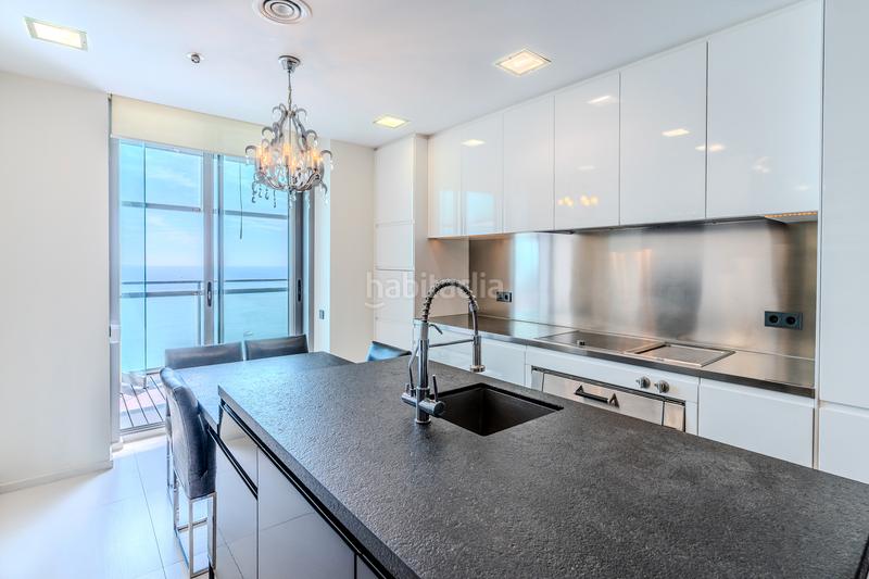 Foto 7b5324d9-a505-4b28-ba58-f64b6abba98c. Zweistöckige wohnung mit kamin heizung parking pool in Barcelona