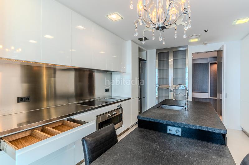 Foto 7f8bd431-c58a-4756-994f-dc9402ce9d80. Zweistöckige wohnung mit kamin heizung parking pool in Barcelona