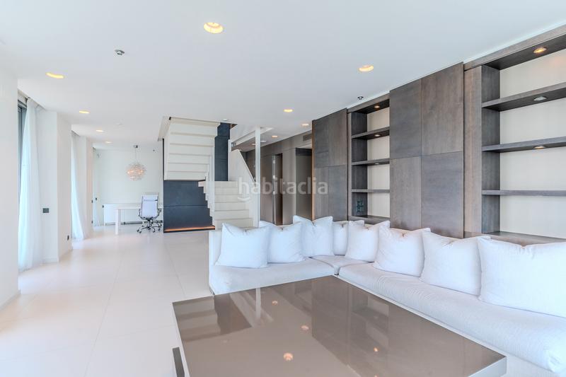 Foto 946949fb-4a6c-4e0e-8f99-eca2882ce10e. Zweistöckige wohnung mit kamin heizung parking pool in Barcelona