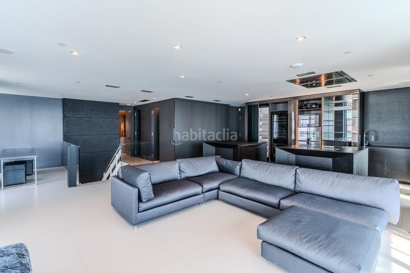 Foto 97712ab9-0a49-4b6d-ba24-92880dfa945f. Zweistöckige wohnung mit kamin heizung parking pool in Barcelona