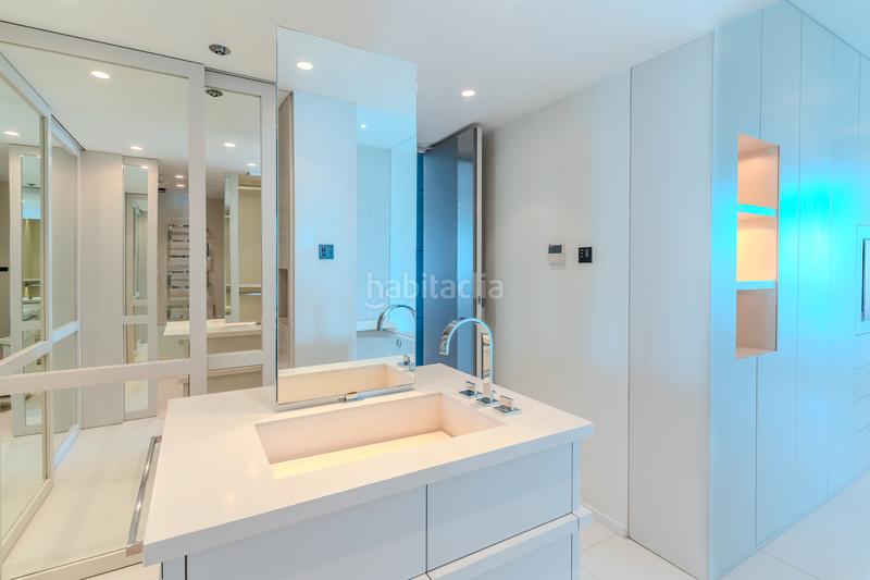 Foto 997519ec-28cd-4717-9d88-664cbc6d407d. Zweistöckige wohnung mit kamin heizung parking pool in Barcelona