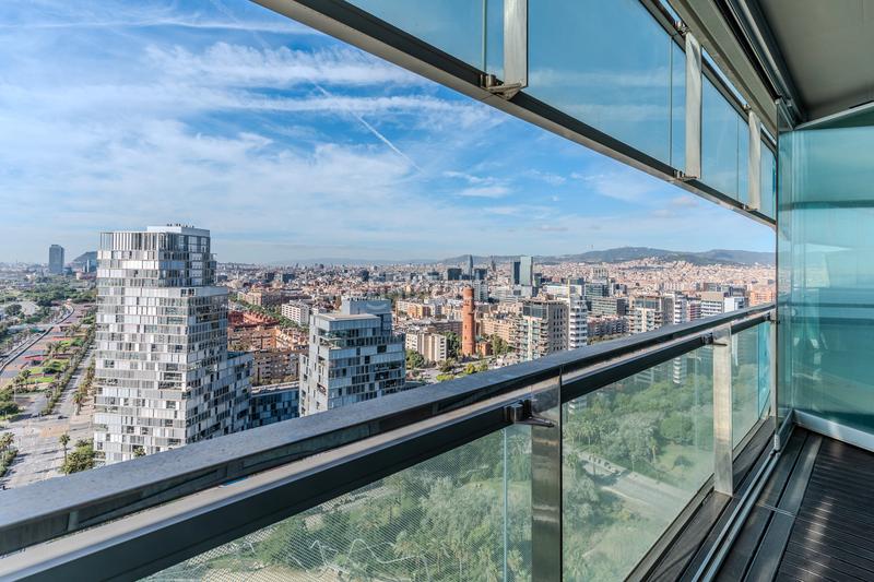 Foto a0ec76b3-0b61-4346-bfe8-6f48dd1b5907. Zweistöckige wohnung mit kamin heizung parking pool in Barcelona