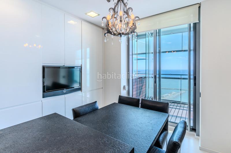 Foto b1716dd1-ec90-4fb5-a37b-a60e917245dc. Zweistöckige wohnung mit kamin heizung parking pool in Barcelona