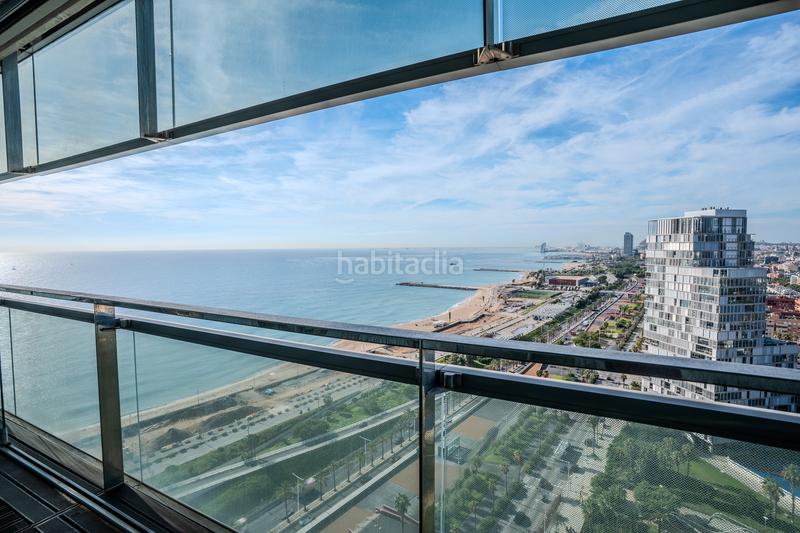 Foto b4f53e8d-8ff4-4010-b521-e94185a26cd8. Zweistöckige wohnung mit kamin heizung parking pool in Barcelona