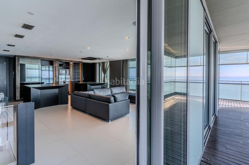 Foto ce04c7af-7f40-4d05-855c-209c17761fc3. Zweistöckige wohnung mit kamin heizung parking pool in Barcelona