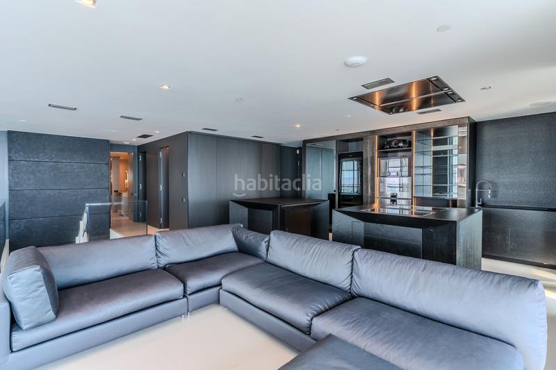 Foto d7b0fb03-3169-42ca-b4f1-2fdf1c072dd5. Zweistöckige wohnung mit kamin heizung parking pool in Barcelona