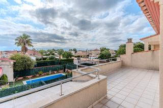 Casa aparellada a Les Tres Cales. Espectacular chalet en las tres calas