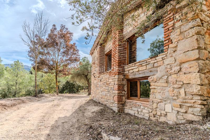 Foto bf37a485-06bd-4c97-a729-803f36e4e618. Bauernhof mit kamin heizung parking in Falset