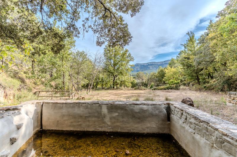 Foto dae42480-649f-43f7-a63d-d206c4a5341f. Bauernhof mit kamin heizung parking in Falset