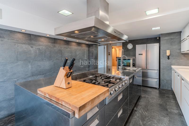 Foto 45313f27-37a8-40ce-b1cb-25f66f793f2b. Etagenwohnung mit heizung parking in Tres Torres Barcelona