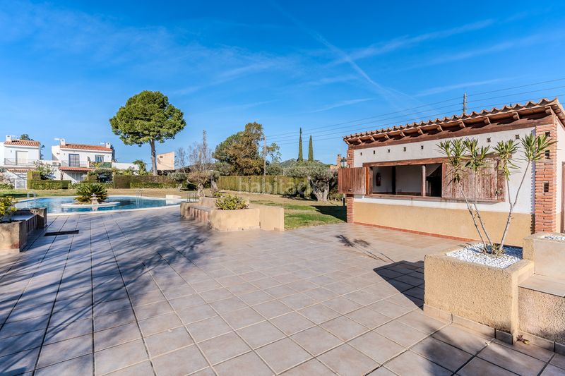 Foto e6bd8218-6b9a-41f9-bf3d-4c4735d96467. Xalet amb calefacció piscina a Les Tres Cales Ametlla de Mar (L´)