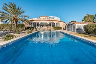 Xalet  Carrer rovell. Espectacular chalet en tres calas
