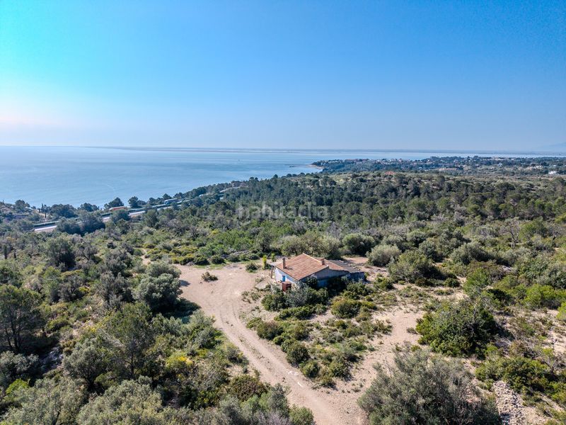 Foto 8faf8c2d-320f-4583-aa8e-a2e40cb1b828. Masia amb xemeneia a Perelló (El)