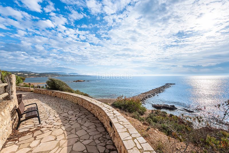 Foto 9cf94a4e-71bd-4cb1-b0e2-5fe7a404530f. Masia amb xemeneia a Perelló (El)