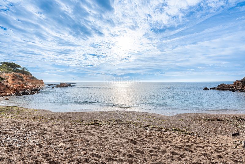 Foto ae40bd04-f45c-43cc-a232-eeb0ce8e37d6. Masia amb xemeneia a Perelló (El)