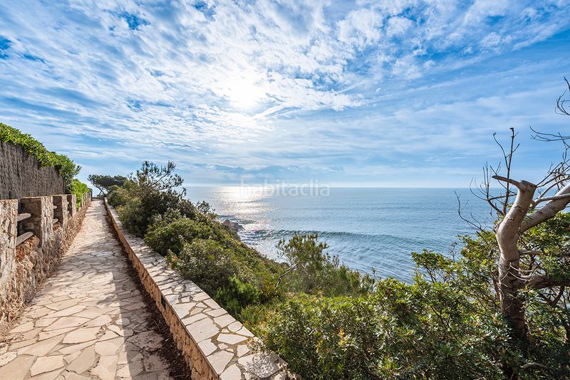 Foto b7b6cfb5-6644-421a-bd49-15b0a1a2218b. Masia amb xemeneia a Perelló (El)