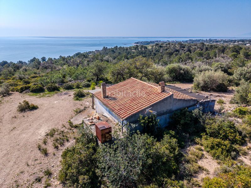 Foto baed694a-2165-42d8-81e4-2b1cd11c701e. Masia amb xemeneia a Perelló (El)