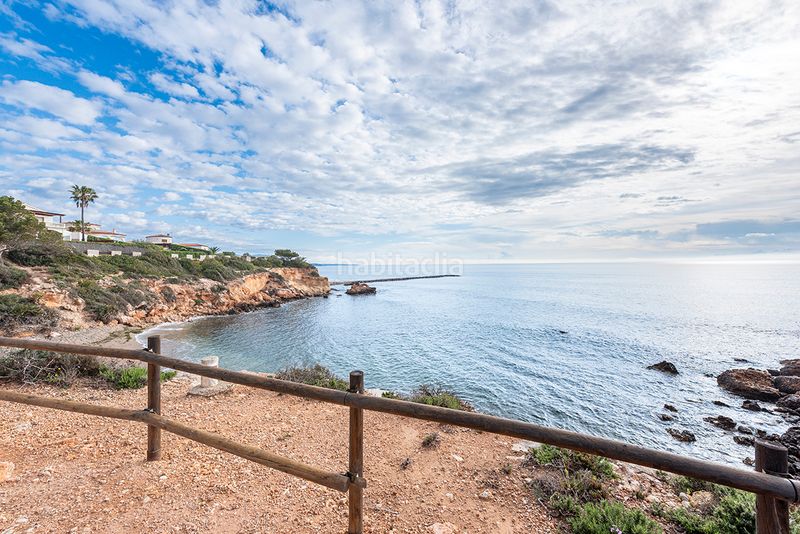 Foto d8117708-3c62-47e2-a368-4477cc9f6f05. Masia amb xemeneia a Perelló (El)