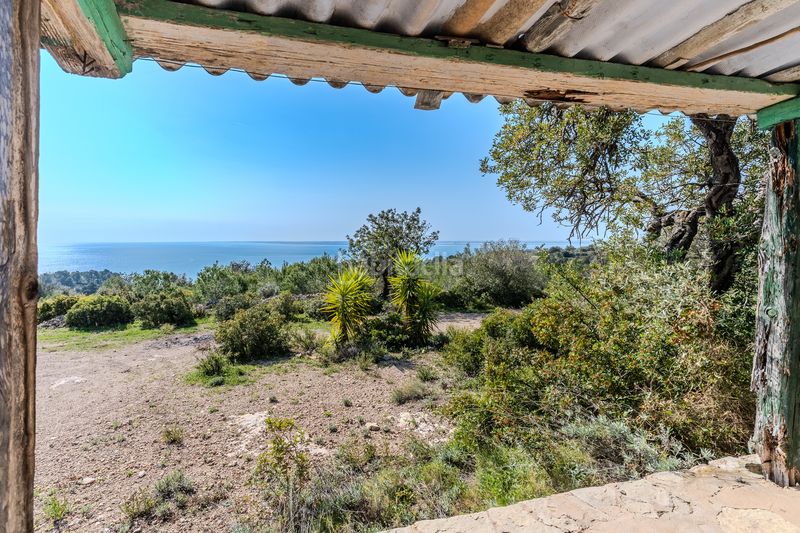 Foto f89259dd-1b65-44a4-b743-9915803fd611. Masia amb xemeneia a Perelló (El)