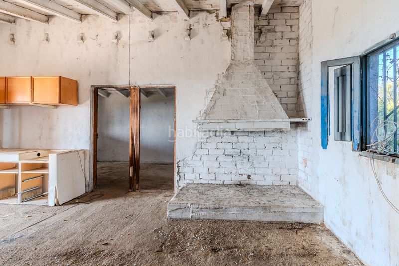 Foto f94e9889-6944-421c-988f-4b5313f620ce. Masia amb xemeneia a Perelló (El)