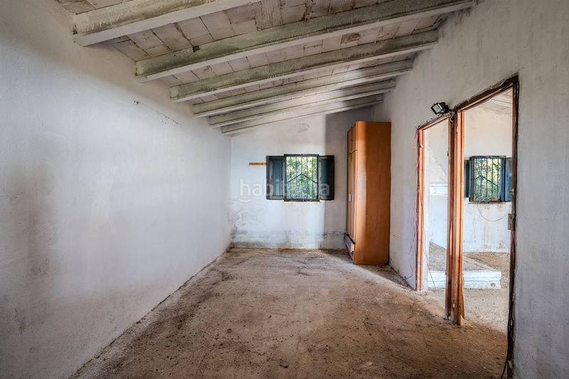 Foto fa5fb822-9541-4cd7-9668-ebb07b8e4187. Masia amb xemeneia a Perelló (El)