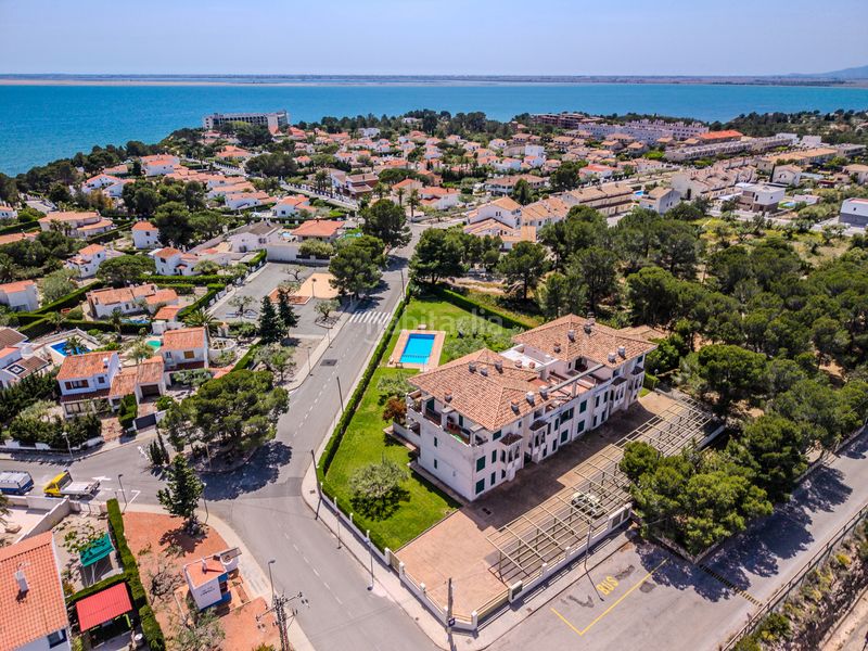 Foto f13fa4d3-47a3-409b-89f0-a9a1f676da61. Duplex con riscaldamento parcheggio piscina in Ampolla (L´)