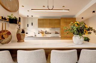 Apartament a Ricardo Soriano. Una joya restaurada en el corazón de marbella  luz, mar y montañ