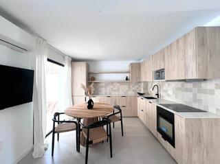 Planta baja en Aloha. Encantador apartamento en planta baja de 3 habitaciones en una d