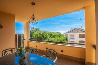 Planta baixa a El Rosario - Ricmar. Impresionante apartamento de 3 dormitorios en elviriamarbella, a