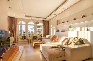 Apartament a Santa María. Apartamento de 2 habitaciones en elviria, marbella