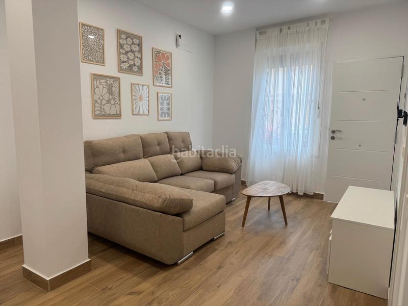 Foto 59f930ab-f793-432b-9848-2bed15858d34. Alquiler apartamento  en alquiler en Los Almendros - El Limonero - El Tomillar Málaga