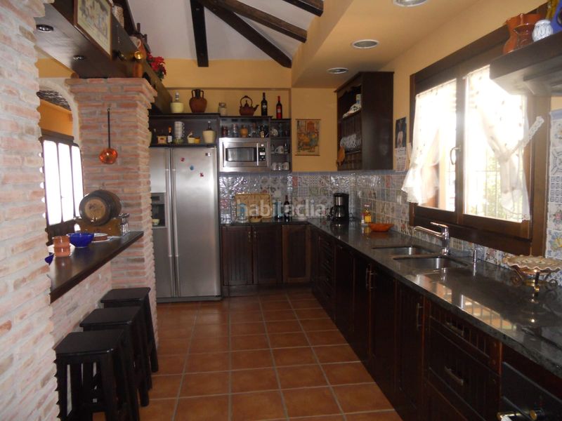 Foto 3841bbe0-efb8-4bcc-af8b-495aef1b1cdb. Xalet amb xemeneia aparcament a El Cortijuelo Málaga