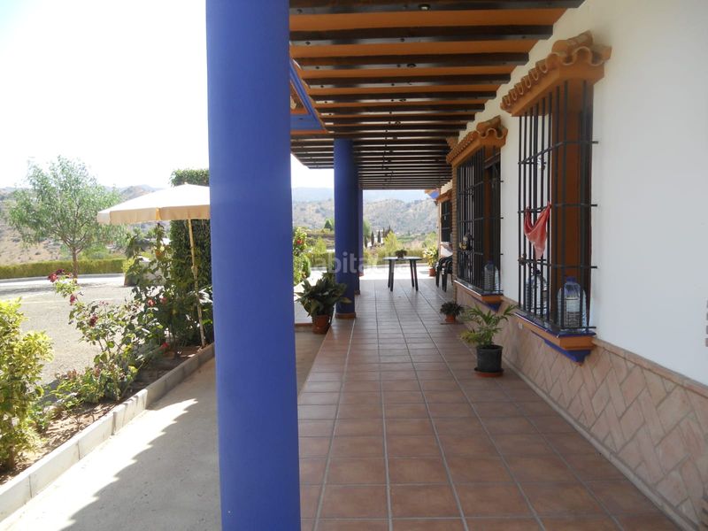 Foto c614927e-f5a7-496f-b4ec-50bceb18b36e. Xalet amb xemeneia aparcament a El Cortijuelo Málaga