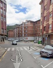 Flat  N/a. En mieres