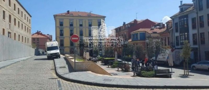Foto a76ec066-d9cd-4860-b69b-100f5df1d926. Edifici a Cimadevilla Gijón