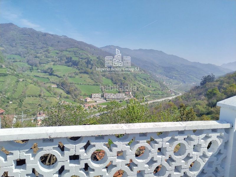 Foto 7405da36-ebaa-40d5-8067-4257debe6ac4. Casa adossada a Aller