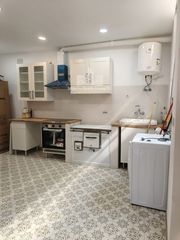 Flat  N/a. Piso de 2 habitaciones, exterior y muy bien ubicado, a 5 minutos